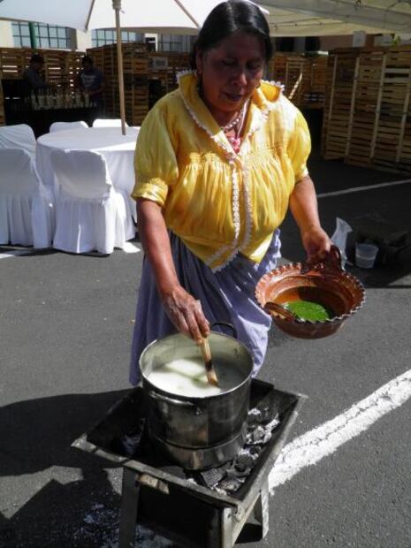 La cocinera viajera de Angahuan: Juanita Bravo