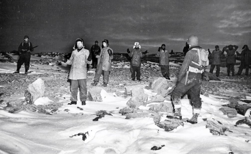 Soldados estadounidenses capturan a miembros de una estación meteorológica nazi en Groenlandia, 1944. Foto: Wikimedia Commons.