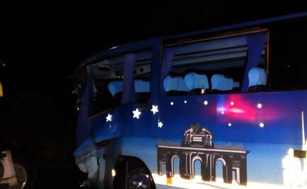 Choca tráiler contra autobús en Veracruz; hay 15 heridos y un muerto 