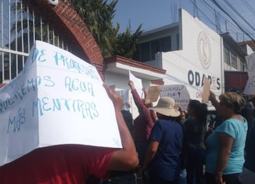 Habitantes de Chimalhuacán protestan y bloquean avenida del Peñón por falta de agua