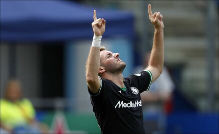 Santiago Giménez brilla con doblete en la goleada del Feyenoord ante el PEC Zwolle