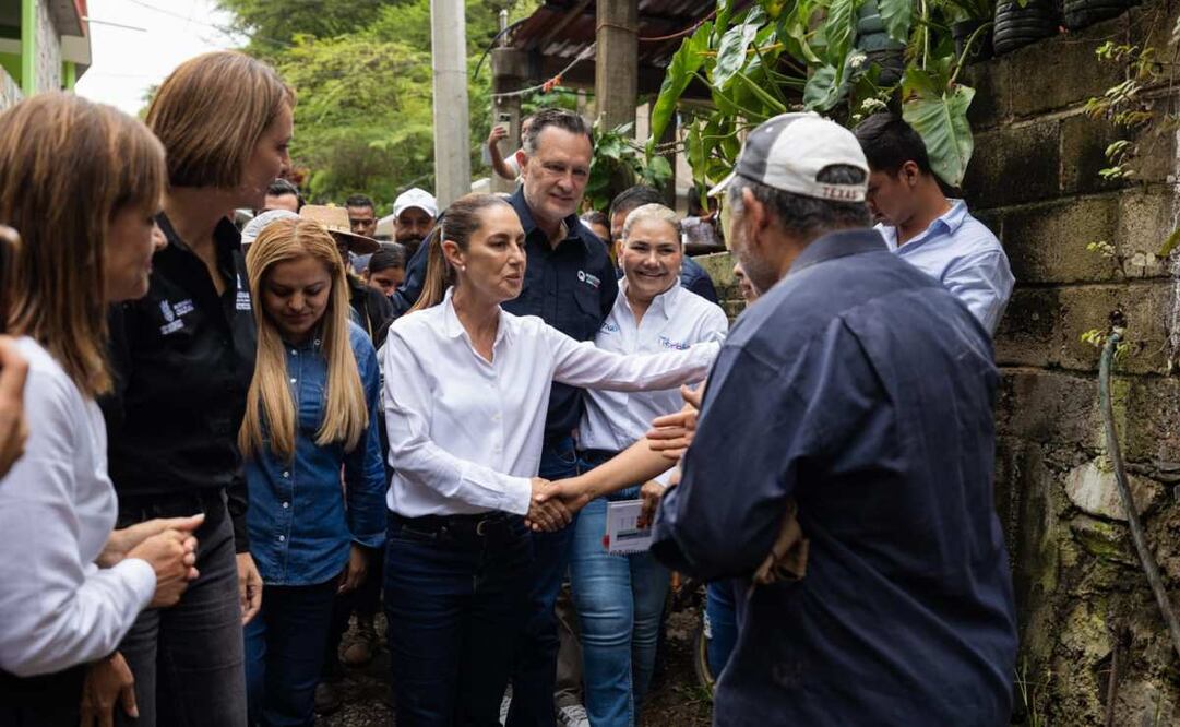 La presidenta Claudia Sheinbaum y el gobernador Mauricio Kuri recorren zonas afectadas por lluvias en Querétaro este lunes 13 de octubre de 2025. Foto: Especial