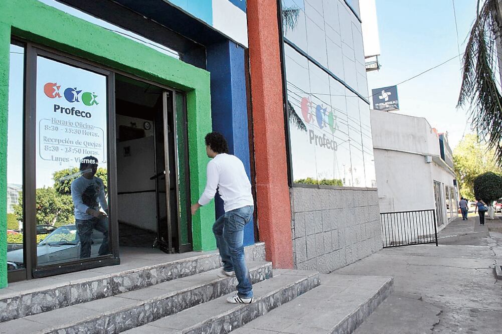 Con las nuevas reglas, la Profeco obliga a las entidades comerciales a notificar a clientes cuando transfirieron sus datos a los despachos (ARCHIVO. EL UNIVERSAL)