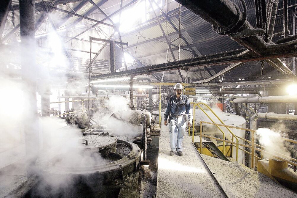 Los precios de los cinco ingenios que se licitarán hoy se redujeron casi 20% en comparación con la oferta que lanzó el gobierno en junio pasado (ARCHIVO EL UNIVERSAL)