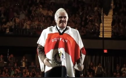 Alguien debería escribir una canción que diga "¡arriba las Chivas!": Vicente Fernández