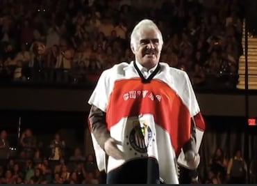 Alguien debería escribir una canción que diga "¡arriba las Chivas!": Vicente Fernández