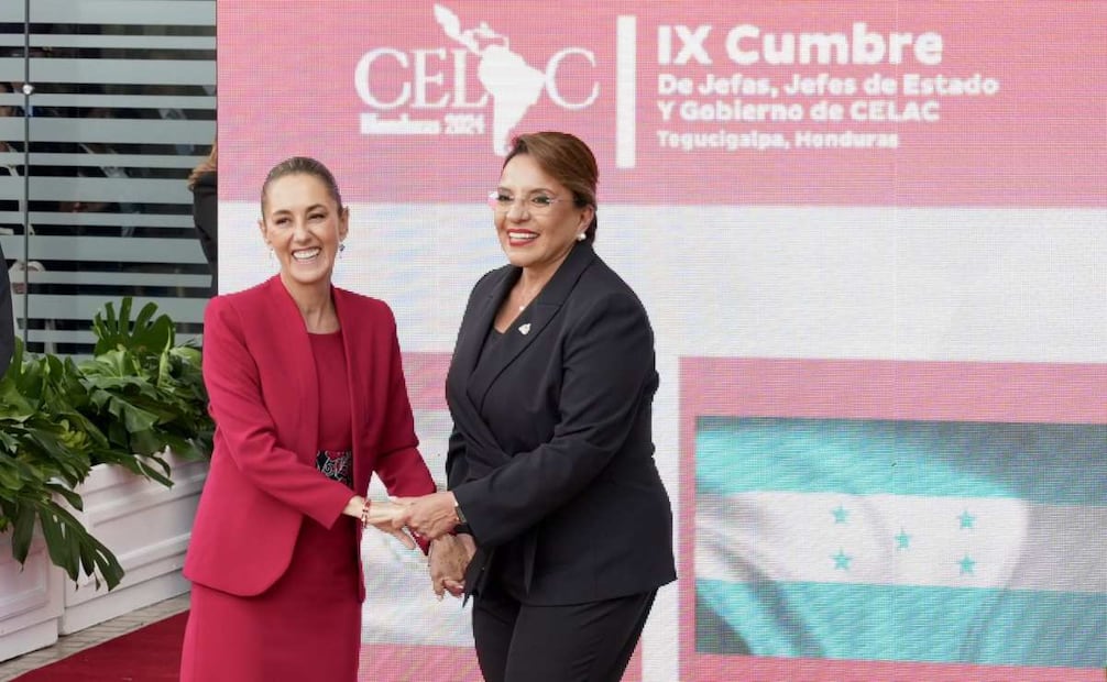 La presidenta Claudia Sheinbaum Pardo y su homóloga hondureña, Xiomara Castro, durante la pasada IX Cumbre de jefes de Estado y de Gobierno de la Comunidad de Estados Latinoamericanos y Caribeños (Celac), en Tegucigalpa, Honduras. Foto: Especial