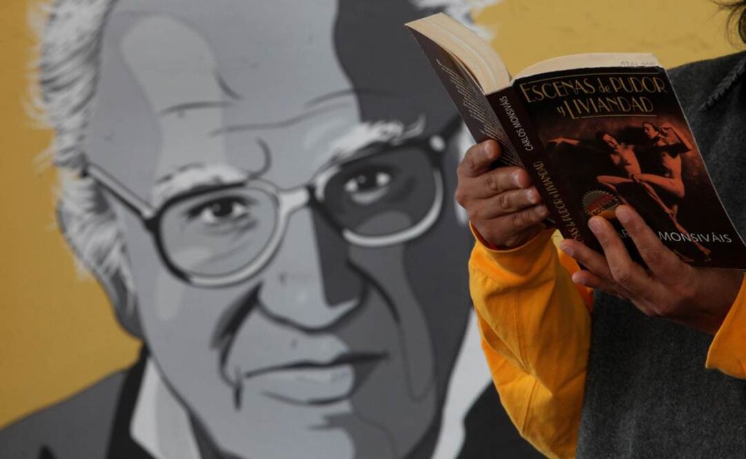 En la terraza del Museo del Estanquillo, donde se llevó a cabo la inauguración, el público realizó una sesión de lectura continua. FOTO: Valente Rosas/EL UNIVERSAL.