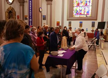 Acuden creyentes por su miércoles de ceniza a iglesias tras inicio de la Cuaresma
