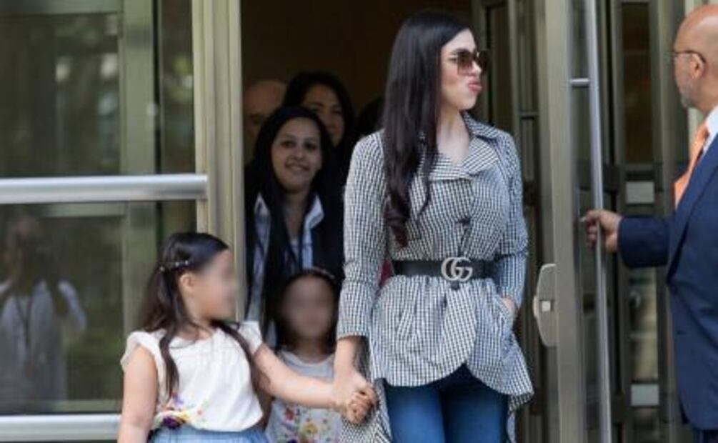 En audiencia, "El Chapo" sólo tenía ojos para Emma Coronel