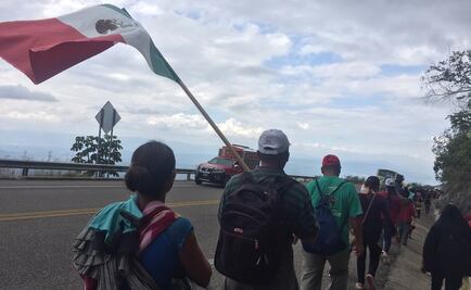 Rosa explica por qué camina en la caravana de desplazados de Chiapas