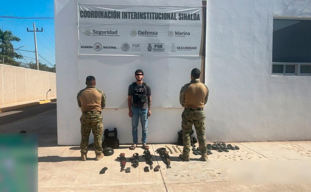 La Marina asegura material bélico y un vehículo en El Dorado, Sinaloa (05/11/2025). Foto: Especial