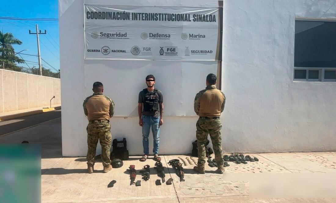 La Marina asegura material bélico y un vehículo en El Dorado, Sinaloa (05/11/2025). Foto: Especial