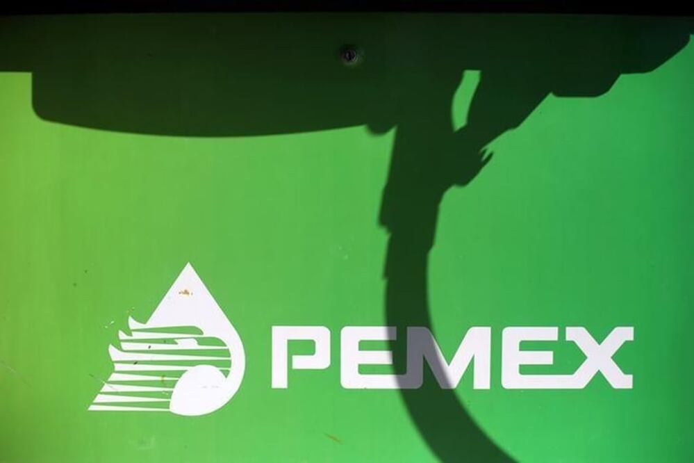 The logo of Mexican petroleum company Pemex is seen on a tank gas at a gas station in Mexico City, Mexico, January 2, 2017. (REUTERS/Edgard Garrido)