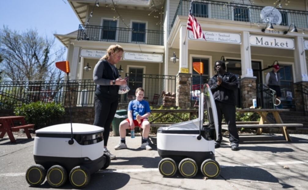 Robots, los nuevos enfermeros que tratan a pacientes con Covid-19