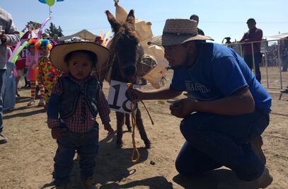 Otumba organiza carrera de burros en el Día del Trabajo