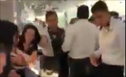 Llueven sillas y mesas por culpa del Pumas vs América