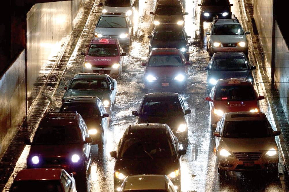En un recorrido realizado por EL UNIVERSAL se observó que en avenidas como Viaducto, Tlalpan, Constituyentes, Periférico y Circuito Interior, la circulación fue lenta a diferencia de los últimos meses, cuando existía el doble Hoy No Circula (ARIEL OJEDA)