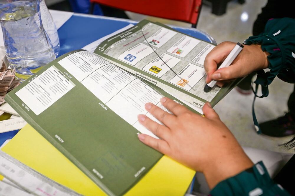 Roban y queman 10 paquetes electorales en Huajolotitlán, Oaxaca. Foto: especial