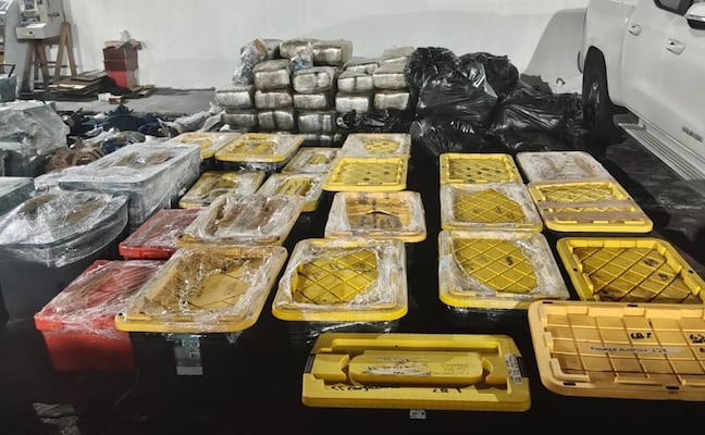 Aseguran mega arsenal en Tierra Blanca, Veracruz; decomisan 108 armas largas, 50 granadas y más de 51 mil cartuchos