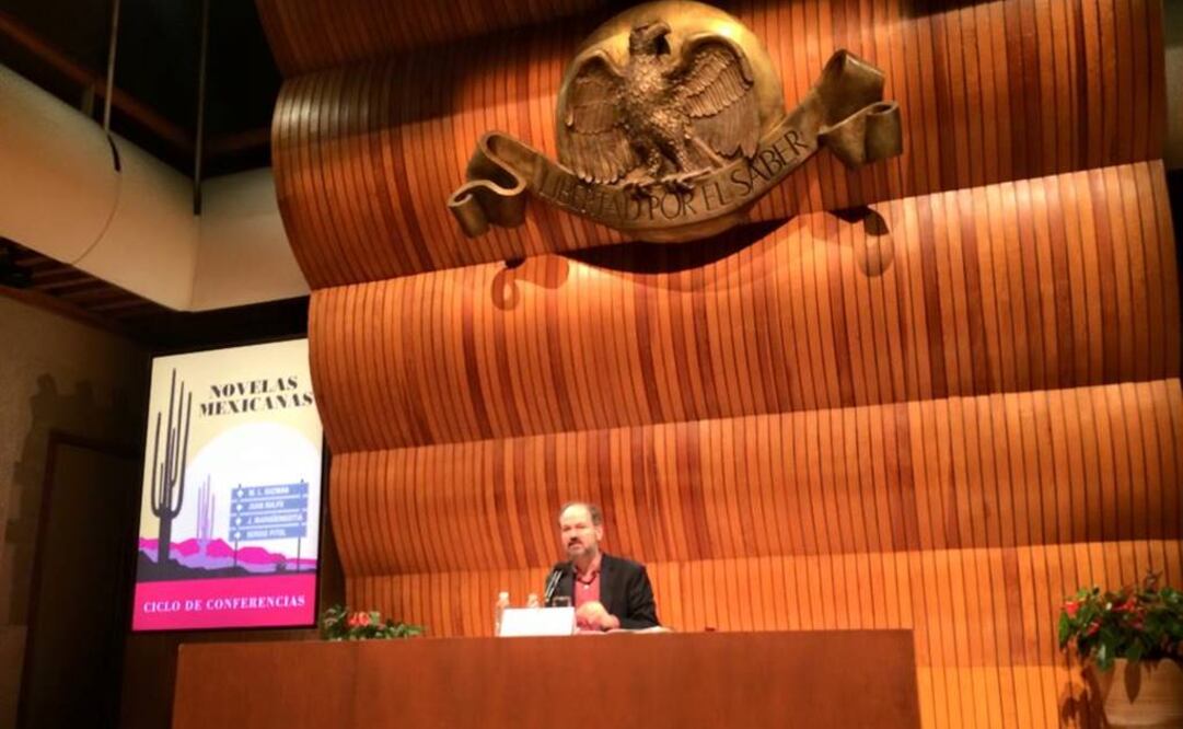 "Para mí la prosa de Rulfo es uno de los grandes momentos de la poesía mexicana", dijo Villoro luego de leer algunos pasajes más hermosos de la novela. FOTO: Facebook/El Colegio Nacional.