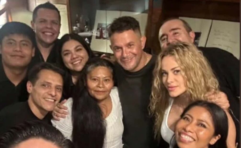 Yalitza Aparicio llega hasta el camerino de Sanz. Foto: Especial