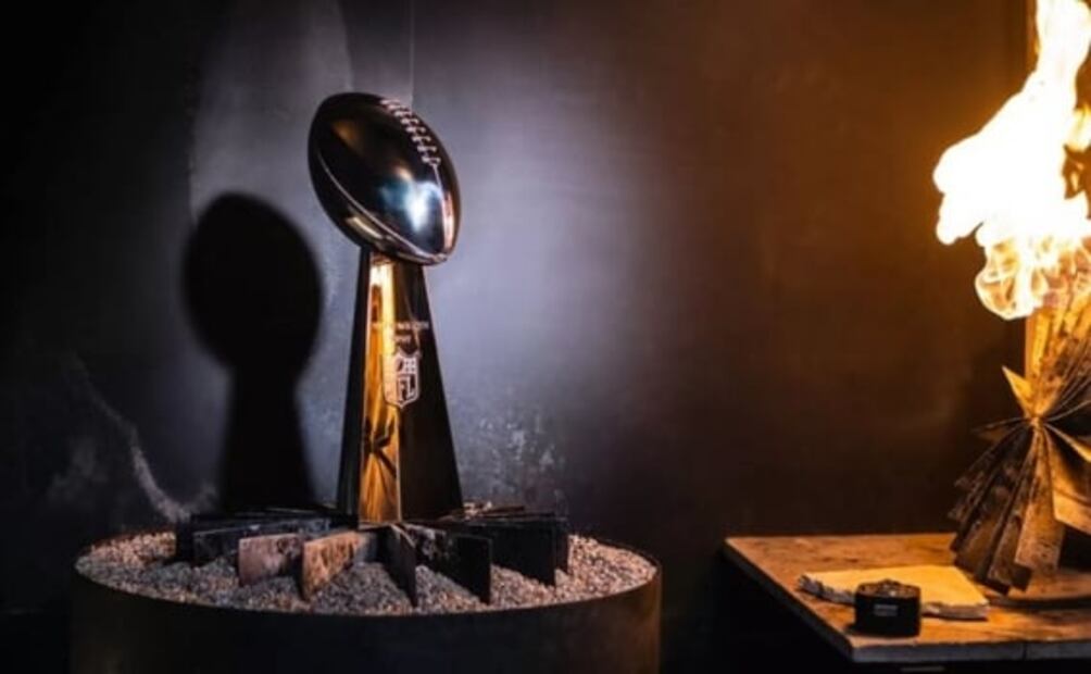 ¿Quién hace el trofeo Vince Lombardi del Super Bowl y por qué lleva ese nombre?