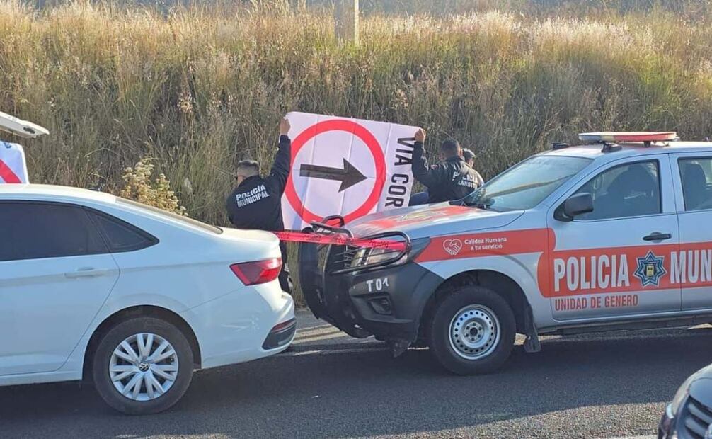 Elementos policiacos acordonan la zona donde fue hallado el cadáver (20/11/2025). Foto: Especial