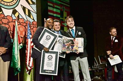 Mayweather celebra estar lejos