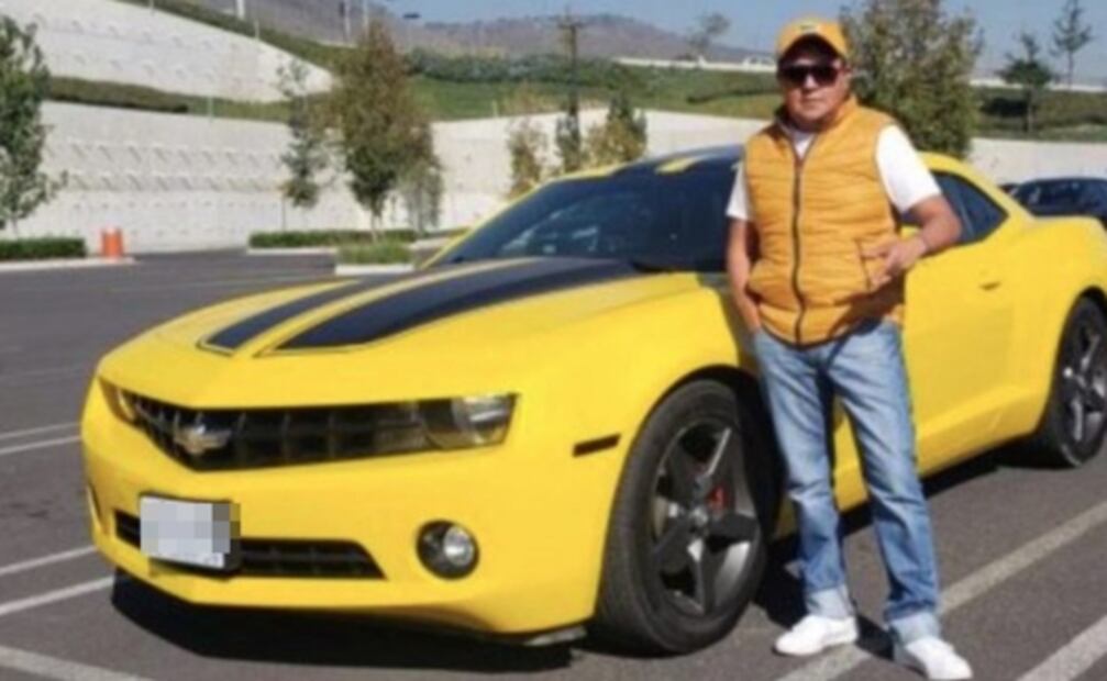 Difunden en redes fotos de regidor morenista en Atizapán con armas exclusivas del Ejército