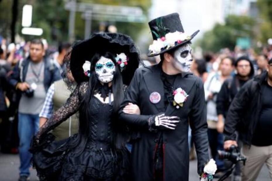 Cientos de catrinas invaden Paseo de la Reforma