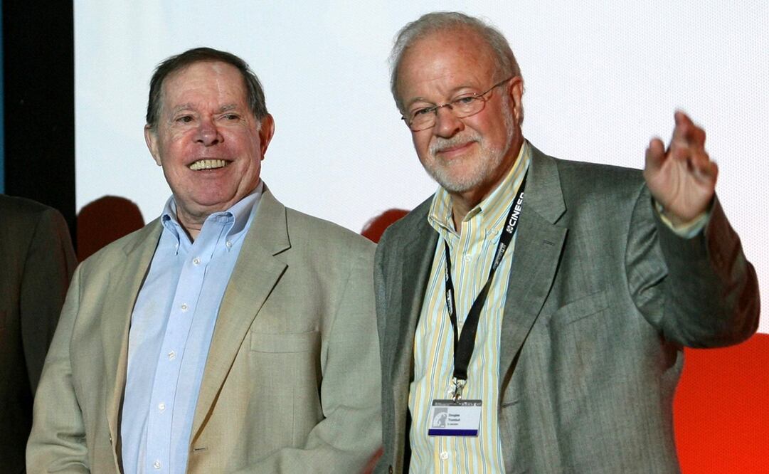 Syd Mead (izq.) junto al responsable de los efectos especiales de la película "Blade Runner", Douglas Trumbull. Foto: EFE