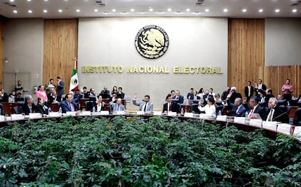 Detona nuevo escándalo en el INE; cesan a vocero nacional