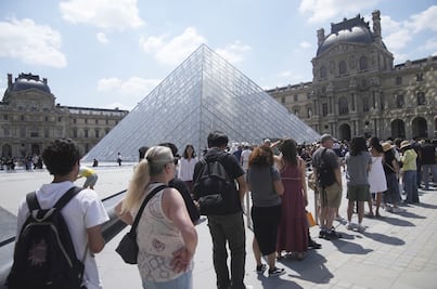 Con poco personal, el Louvre cierra sus puertas: señal de advertencia por sobreturismo