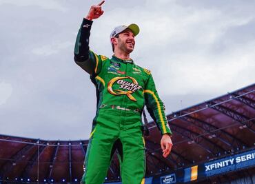 Compañero de Daniel Suárez lamenta salida de Trackhouse Racing; Van Gisbergen confía en que el mexicano encontrará equipo