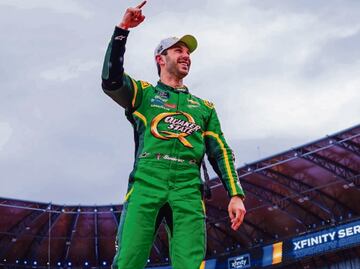 Compañero de Daniel Suárez lamenta salida de Trackhouse Racing; Van Gisbergen confía en que el mexicano encontrará equipo