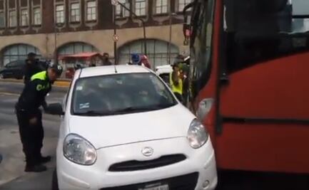 Se registra choque ente Metrobús y automóvil particular en avenida Balderas