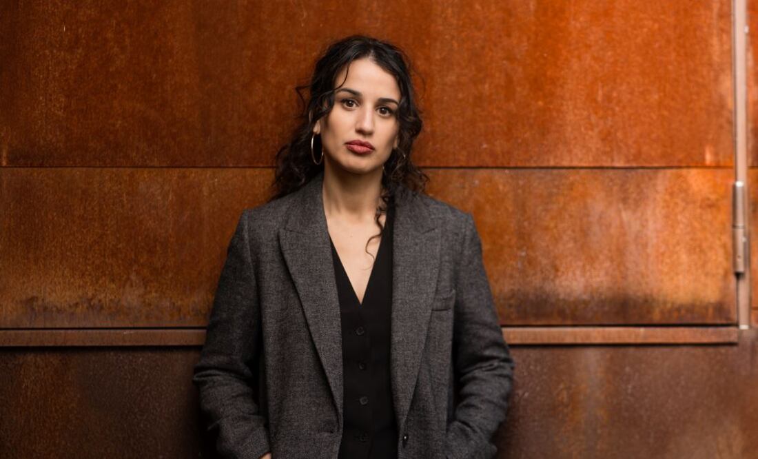 Louisa Yousfi es una periodista y crítica literaria cuya voz se ha convertido en un referente del pensamiento descolonial./ Anthony Francin