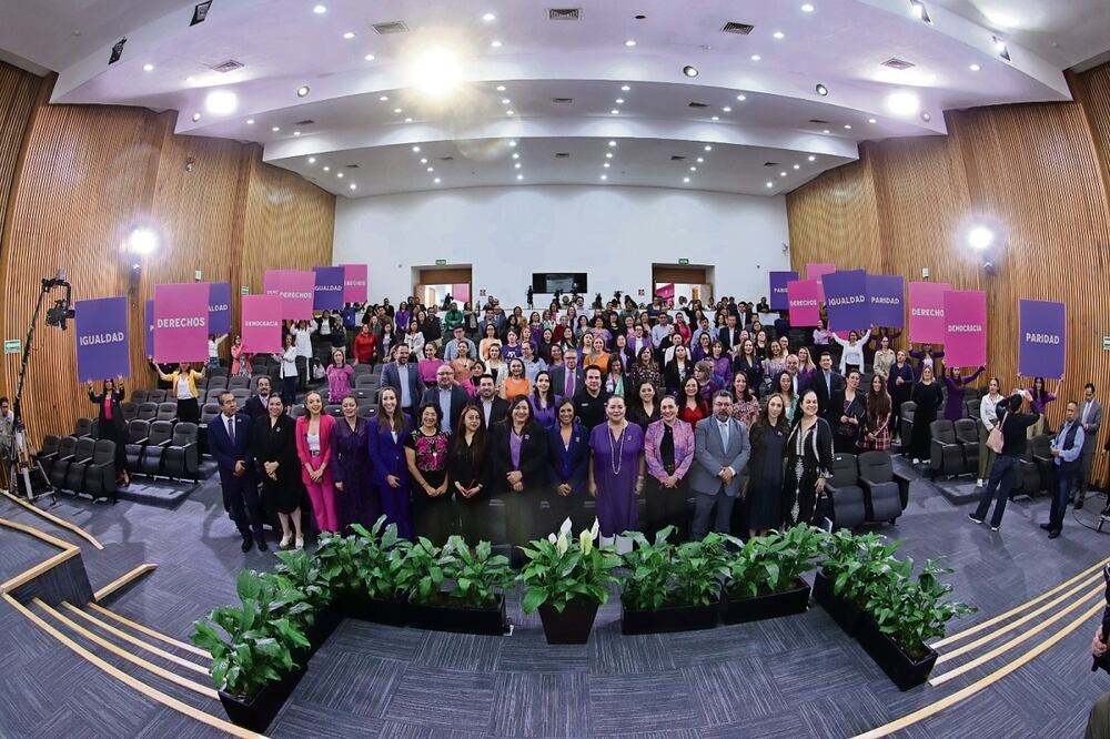 Durante su sesión de ayer, el Consejo General del Instituto Nacional Electoral hizo un reconocimiento a la vida de miles de mujeres que luchan por su participación en la sociedad, en pie de igualdad con los hombres. Foto: INE