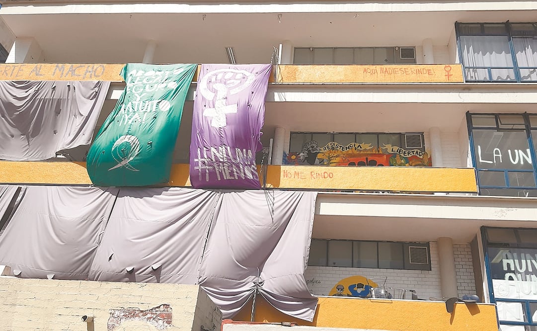 En la Facultad de Filosofía y Letras, los líderes sudamericanos tienen su residencia, en el Auditorio Justo Sierra,espacio cultural tomado por grupos disidentes que lo nombraron Che Guevara, de acuerdo con las autoridades. Foto: KARINA CONTRERAS