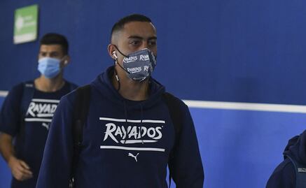 Afición de Rayados intercepta a Rogelio Funes Mori para insultarlo