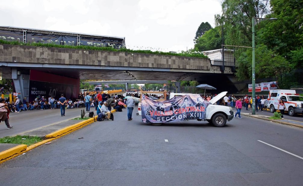 El Circuito Interior también estuvo capturado por los maestros, con lo que
miles de automovilistas capitalinos se vieron severamente afectados. Foto: Osmar Alvarado / EL UNIVERSAL
