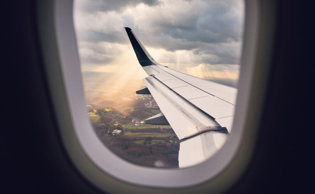 El símbolo sirve para señalar el mejor punto de vista desde la cabina hacia las alas del avión. (Foto: iStock)