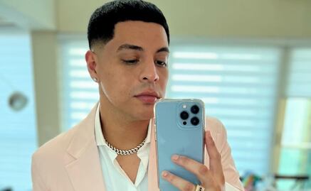 Eduin Caz, de Grupo Firme, alerta a sus fans tras aparecer en la cama de un hospital 