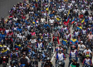 Chavistas juran defender a Venezuela de las "amenazas" de EU; motociclistas recorren calles de Caracas