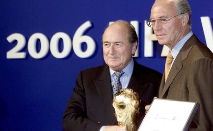 Blatter califica de "absurda" la versión de Beckenbauer 
