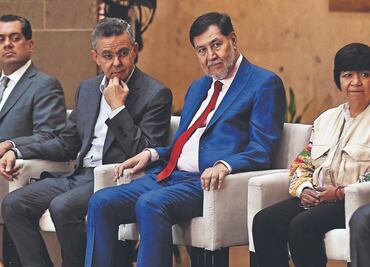 Noroña baja la cortina con puro cercano; arremete contra medios