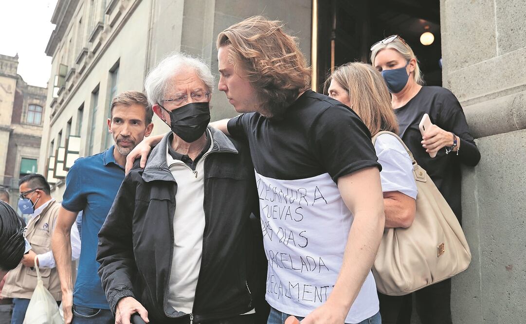 Familiares de las inculpadas escucharon a las puertas de la SCJN la resolución y resaltaron los votos adelantados por ordenar la liberación.
