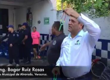 Video. Desarman a policías de Alvarado, Veracruz; les dan resorteras