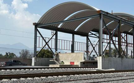 Tras acuerdo con gobierno federal, vecinos de Tultepec liberan viaducto elevado y estación del Tren Suburbano; exigen reparación de 145 viviendas